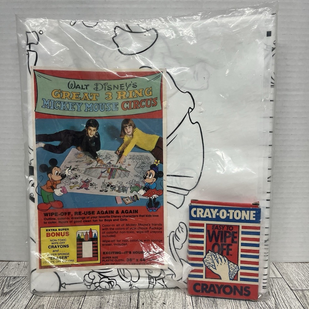 1982 Walt Disney Great 3 Ring Circus Wipe-Off Reusable Coloring Cloth Sealed NOS